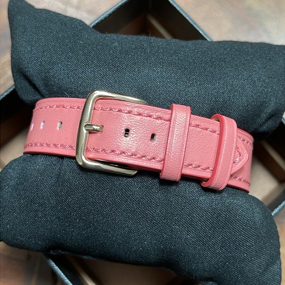 NEW IN BOX COACH 32mm RUBY WATCH WITH SIGNATURE FACE - Picture 8 of 16